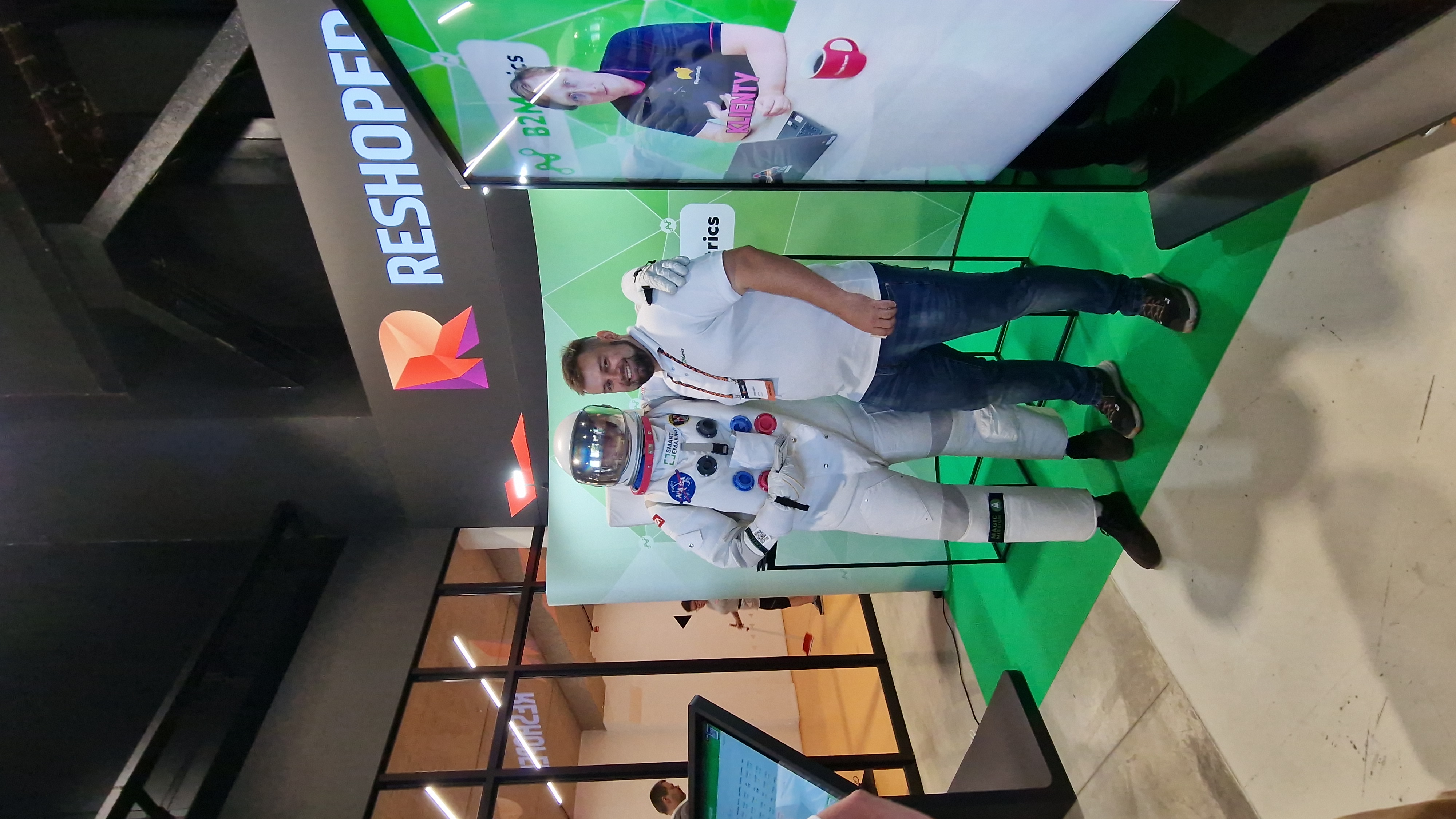 Tým B2Metrics u stánku na e-commerce veletrhu